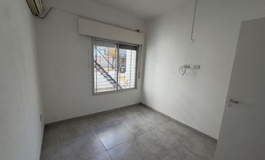 VENTA CASA 2 DORMITORIOS PATIO Y COCHERA