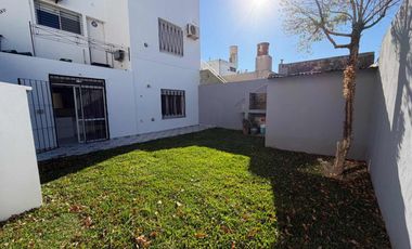 VENTA CASA 2 DORMITORIOS PATIO Y COCHERA