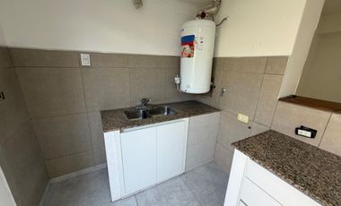 VENTA CASA 2 DORMITORIOS PATIO Y COCHERA