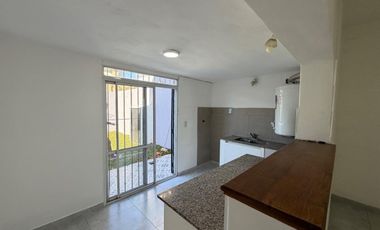 VENTA CASA 2 DORMITORIOS PATIO Y COCHERA