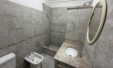 VENTA CASA 2 DORMITORIOS PATIO Y COCHERA