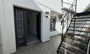 VENTA CASA 2 DORMITORIOS PATIO Y COCHERA