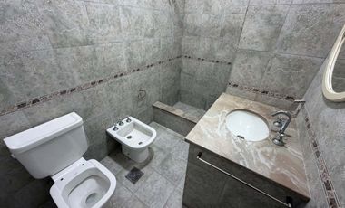 VENTA CASA 2 DORMITORIOS PATIO Y COCHERA