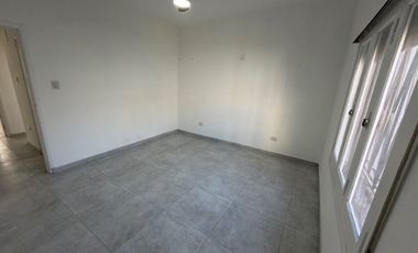 VENTA CASA 2 DORMITORIOS PATIO Y COCHERA