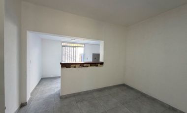 VENTA CASA 2 DORMITORIOS PATIO Y COCHERA