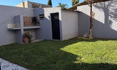 VENTA CASA 2 DORMITORIOS PATIO Y COCHERA