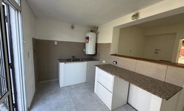 VENTA CASA 2 DORMITORIOS PATIO Y COCHERA