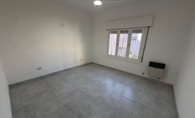 VENTA CASA 2 DORMITORIOS PATIO Y COCHERA