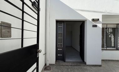 VENTA CASA 2 DORMITORIOS PATIO Y COCHERA