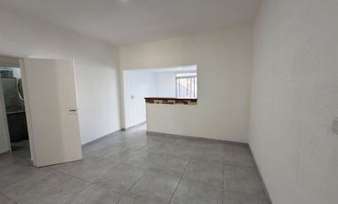 VENTA CASA 2 DORMITORIOS PATIO Y COCHERA