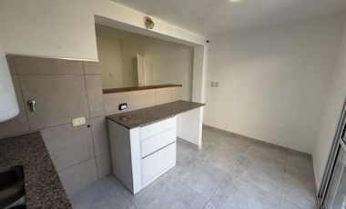 VENTA CASA 2 DORMITORIOS PATIO Y COCHERA
