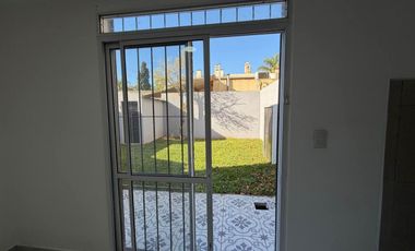 VENTA CASA 2 DORMITORIOS PATIO Y COCHERA