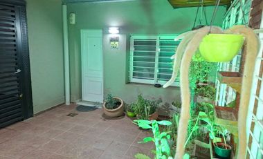 SE VENDE CASA DE 3 DORMITORIOS CON 2 COCHERAS!