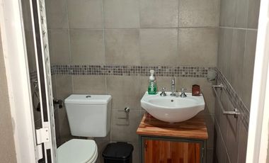 SE VENDE CASA DE 3 DORMITORIOS CON 2 COCHERAS!