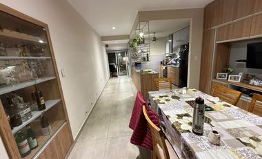 SE VENDE CASA DE 3 DORMITORIOS CON 2 COCHERAS!