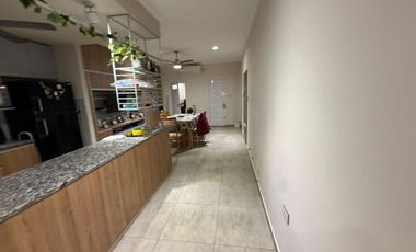 SE VENDE CASA DE 3 DORMITORIOS CON 2 COCHERAS!