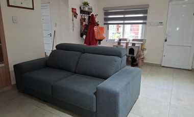 SE VENDE CASA DE 3 DORMITORIOS CON 2 COCHERAS!