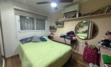 SE VENDE CASA DE 3 DORMITORIOS CON 2 COCHERAS!