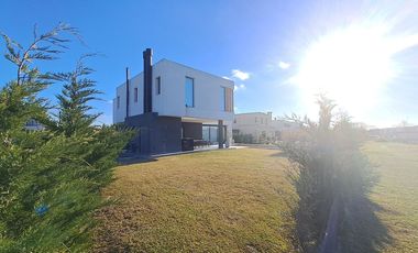 Venta Casa en Greenvile, Barrio D (Villa 4)