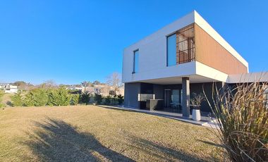 Venta Casa en Greenvile, Barrio D (Villa 4)