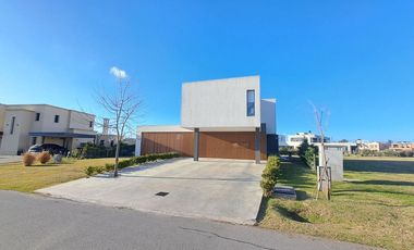Venta Casa en Greenvile, Barrio D (Villa 4)