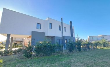 Venta Casa en Greenvile, Barrio D (Villa 4)