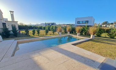 Venta Casa en Greenvile, Barrio D (Villa 4)