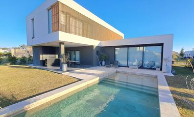 Venta Casa en Greenvile, Barrio D (Villa 4)