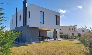 Venta Casa en Greenvile, Barrio D (Villa 4)