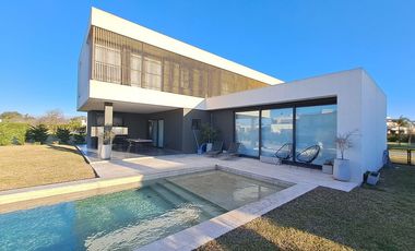Venta Casa en Greenvile, Barrio D (Villa 4)