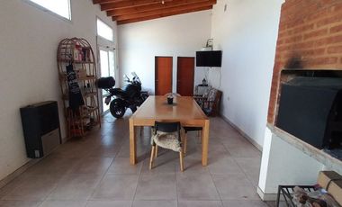 Venta casa 4 dormitorios y Quincho en La Casona 2