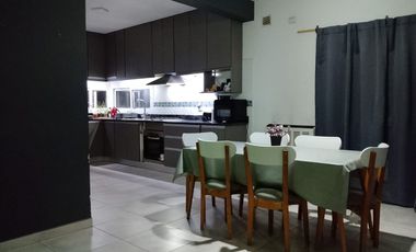 Venta casa 4 dormitorios y Quincho en La Casona 2