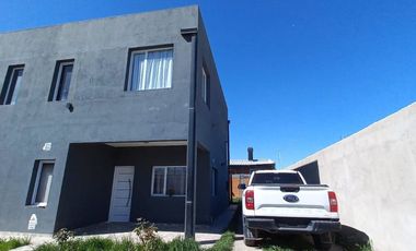 Venta casa 4 dormitorios y Quincho en La Casona 2