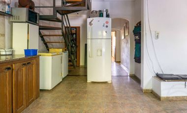 CASA 4 DORMITORIOS EN VENTA , CITY BELL.