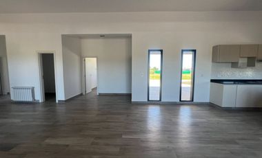 CASA EN VENTA EN CANNING CON COCHERA, PILETA