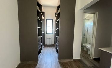CASA EN VENTA EN CANNING CON COCHERA, PILETA