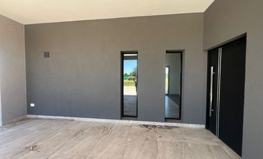 CASA EN VENTA EN CANNING CON COCHERA, PILETA