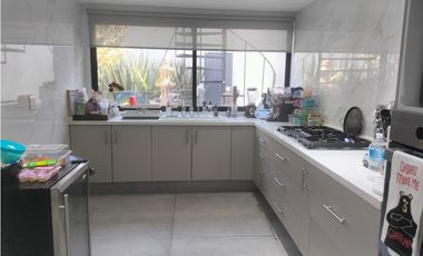 HERMOSA Y UBICADA CASA REMODELADA EN SANTA MÓNICA