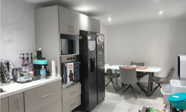 HERMOSA Y UBICADA CASA REMODELADA EN SANTA MÓNICA