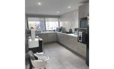 HERMOSA Y UBICADA CASA REMODELADA EN SANTA MÓNICA