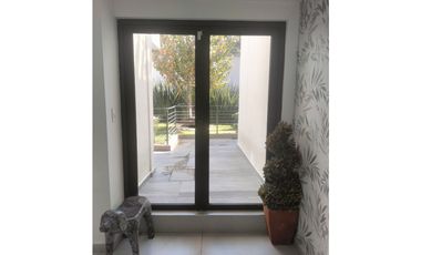 HERMOSA Y UBICADA CASA REMODELADA EN SANTA MÓNICA