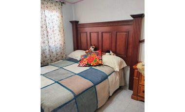 ACOGEDORA Y CÓMODA CASITA DE DOS NIVELES
