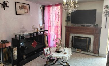 ACOGEDORA Y CÓMODA CASITA DE DOS NIVELES