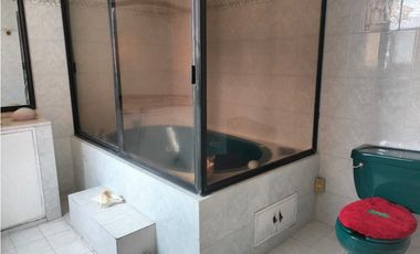ACOGEDORA Y CÓMODA CASITA DE DOS NIVELES