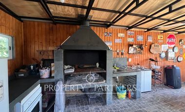 Linda Parcela con 2 casas cercana al colegio Alborada