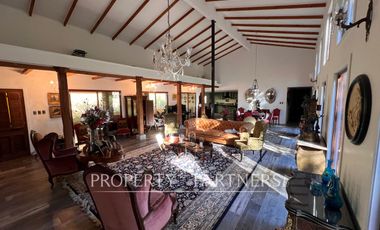 Exclusiva Casa en Vilches con Entorno Natural Privilegiado
