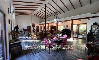 Exclusiva Casa en Vilches con Entorno Natural Privilegiado