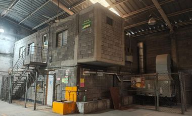Bodega industrial completamente equipada en Santa Catarina.