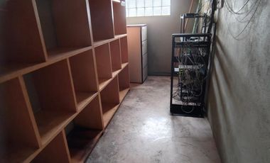 Bodega industrial completamente equipada en Santa Catarina.