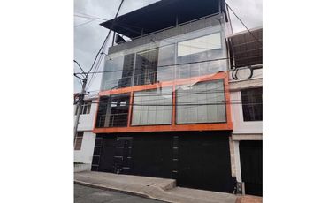 Vendo Edificio de Cuatro Pisos en las Mejoras Publicas - Bucaramanga